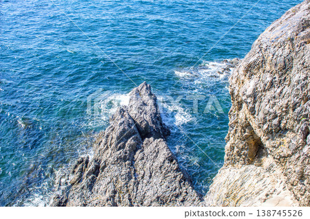 Obsidian cliffs exposed on the surface of Himeshima Island, Oita Prefecture Obsidian cliffs exposed on the surface of Himeshima Island, Oita Prefecture 138745526