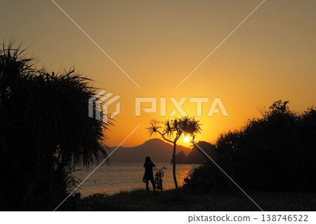 Sunset and people at Ama Beach on Zamami Island: A scene from Okinawa Sunset and people at Ama Beach on Zamami Island: A scene from Okinawa 138746522