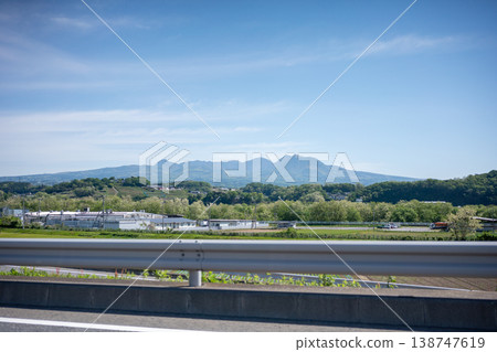 Early summer mountain range and blue sky Early summer mountain range and blue sky 138747619