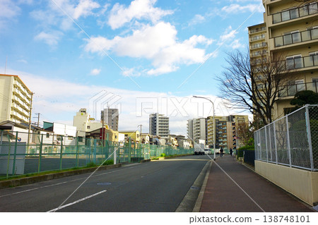 大阪環狀線京橋站週邊的春日景色 138748101