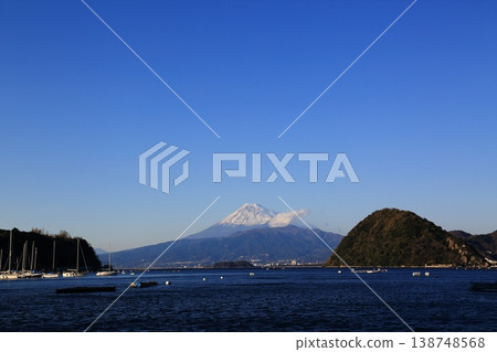 Mount Fuji in winter, as seen from northern Izu 138748568