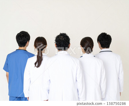 肩負日本醫療保健未來重任的醫護人員：他們持續為當地社區做出貢獻。 138750286