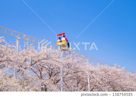 Meito Children's Land Todagawa in Spring: Cherry Blossoms in Full Bloom and the Cycle Monorail (Nagoya City, Aichi Prefecture) 138750585