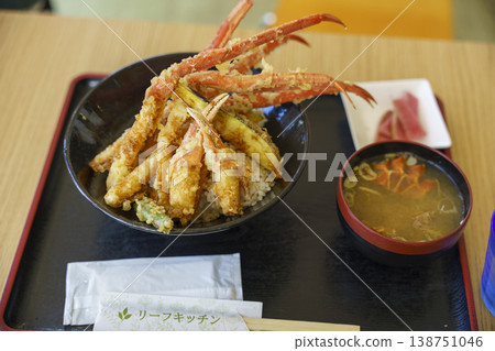 Luxury Crab Tempura Rice Bowl Set Luxury Crab Tempura Rice Bowl Set 138751046