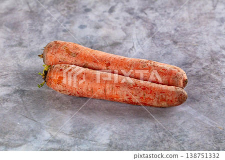Fresh ripe raw carrots heap Fresh ripe raw carrots heap 138751332