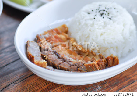 deep fried pork or rice topped with crispy pork or pork and rice or sliced pork and rice deep fried pork or rice topped with crispy pork or pork and rice or sliced pork and rice 138752671