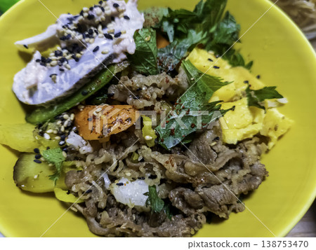 Beef bowl with lots of vegetables Beef bowl with lots of vegetables 138753470