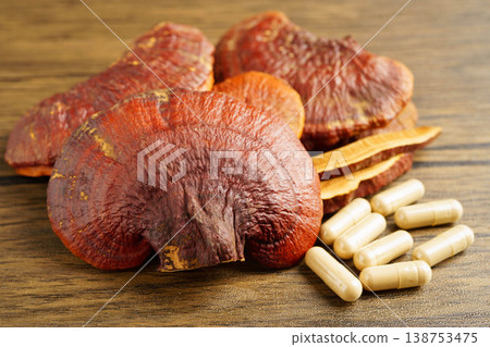 Lingzhi or Reishi mushroom with capsules, organic natural healthy food. 138753475