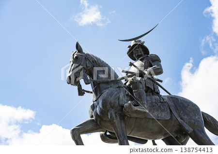 Date Masamune Statue and cherry blossoms 138754413