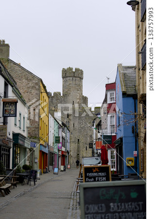 Medieval castle tower overlooking busy caernarfon street Medieval castle tower overlooking busy caernarfon street 138757993
