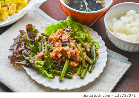 蒜蓉豆芽炒牛肉 蒜蓉豆芽炒牛肉 138758071