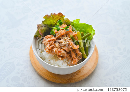 蒜苗牛肉飯 138758075