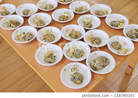 Served school lunch; hijiki hamburger; school lunch; side dishes for school lunch; kindergarten lunch; side dishes laid out. 138760101