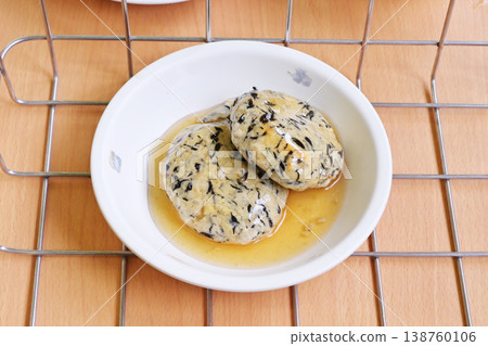 Served school lunch; hijiki hamburger; school lunch; side dishes for school lunch; kindergarten lunch; side dishes laid out. 138760106