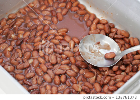 Simmered kidney beans, boiled bean side dish, school lunch, beans for garnish, health food, facility meals, image material Simmered kidney beans, boiled bean side dish, school lunch, beans for garnish, health food, facility meals, image material 138761378