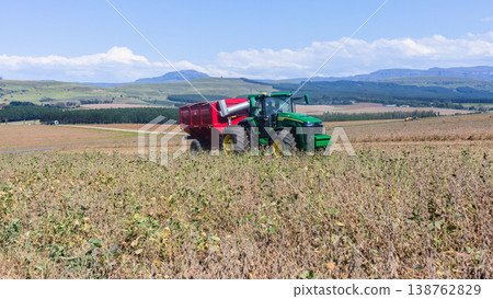 Agriculture Harvesting Tractor Grain Loader Field 138762829