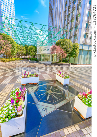 大崎新城位於東京都品川區大崎站東出口。 大崎新城位於東京都品川區大崎站東出口。 138764723