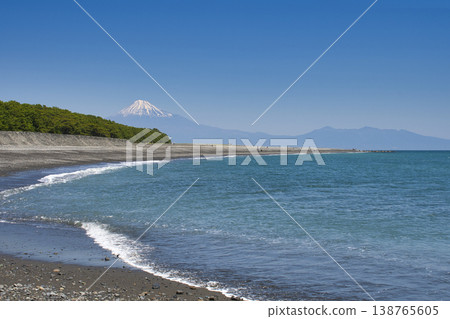 [Shizuoka Prefecture] Miho no Matsubara and Mt. Fuji 138765605