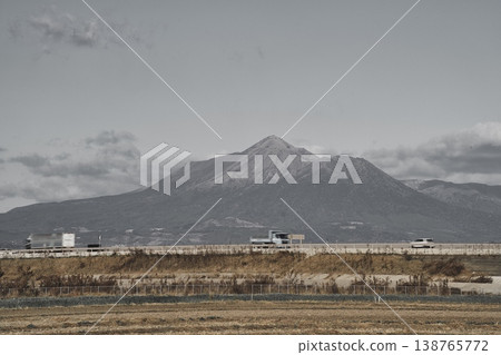 從都城市看到的霧島山脈 從都城市看到的霧島山脈 138765772