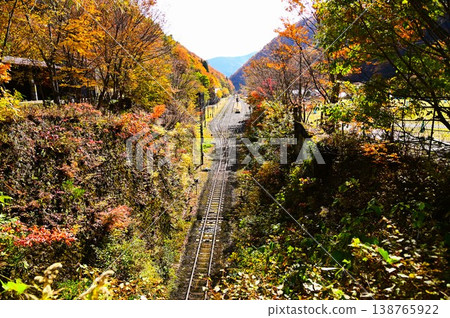 JR釜石線（銀河夢想線釜石線）陸中大橋站的秋景 138765922