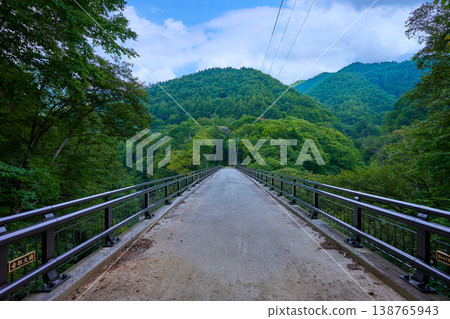 View to the north from the Ototori Ohashi Bridge in Nishizawa Gorge, Yamanashi City, Yamanashi Prefecture View to the north from the Ototori Ohashi Bridge in Nishizawa Gorge, Yamanashi City, Yamanashi Prefecture 138765943