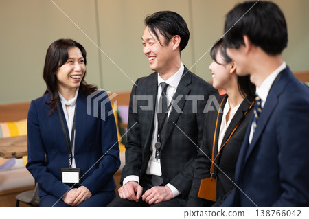 員工圓桌討論 138766042
