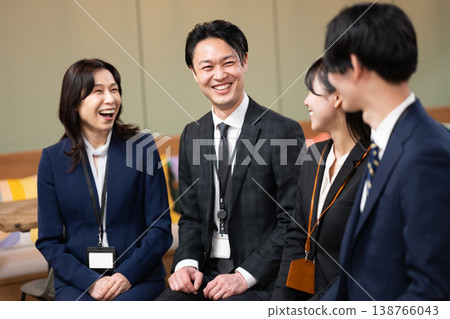 Employee Roundtable Discussion 138766043