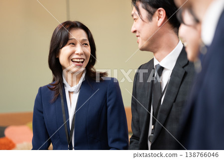 員工圓桌討論 138766046
