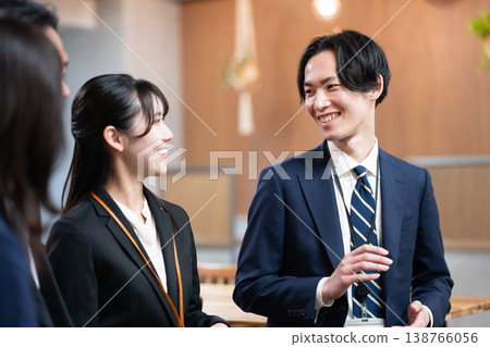 Employee Roundtable Discussion Employee Roundtable Discussion 138766056