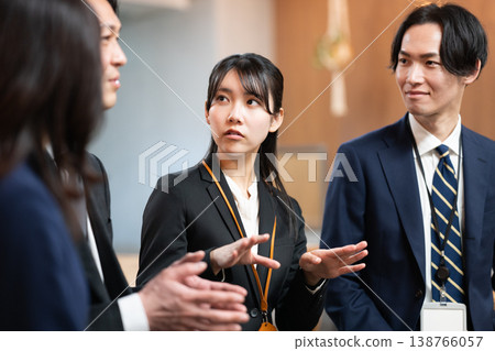 Employee Roundtable Discussion 138766057