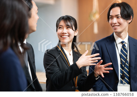 Employee Roundtable Discussion 138766058