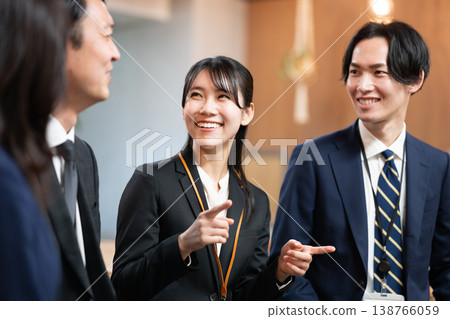 Employee Roundtable Discussion Employee Roundtable Discussion 138766059