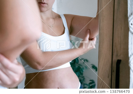 wellness. Female body detail indoors. Concept of real beauty 138766470