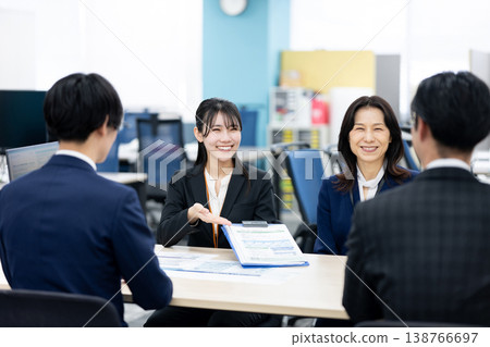 商務談話 138766697