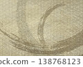 金色和紙，帶有筆觸線條和日式圖案背景紋理 138768123