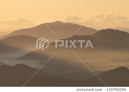 Morning glow stained mountain ranges Morning glow stained mountain ranges 138768280