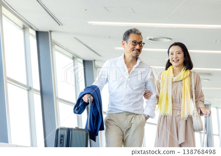 Senior couple traveling 138768498