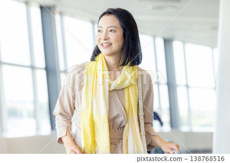 A woman who travels 138768516