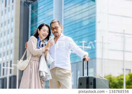 智慧型手機、情侶、老人 138768556