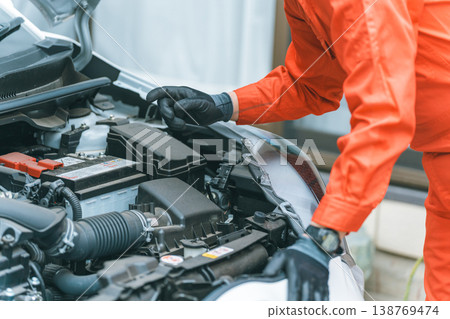 Auto mechanic Auto mechanic 138769474