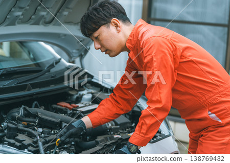 汽車修理工，到府維修服務。 138769482