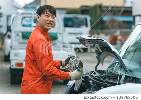 Automotive mechanic, oil change, engine oil level gauge 138769500