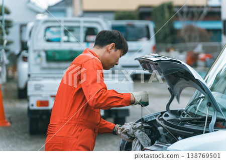 汽車技工、換油、引擎機油油位表 138769501
