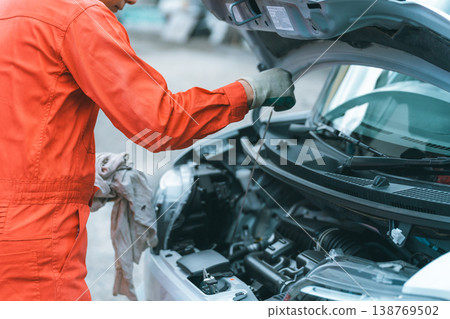 Automotive mechanic, oil change, engine oil level gauge Automotive mechanic, oil change, engine oil level gauge 138769502