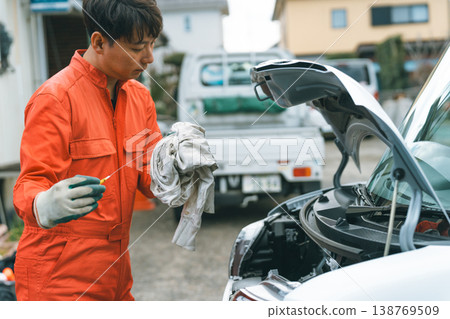 檢查機油表。 138769509