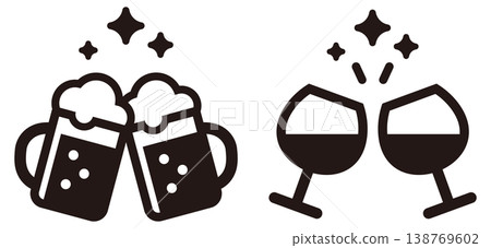 一套用於舉杯慶祝葡萄酒或啤酒的剪影圖示。 138769602