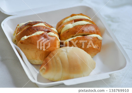 garlic bread or cheese bun, mozzarella cheese bun or bun with cheese and Shio Pan garlic bread or cheese bun, mozzarella cheese bun or bun with cheese and Shio Pan 138769910