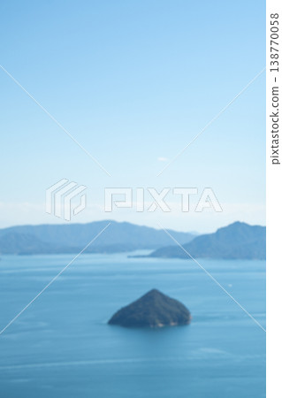 從廣島縣宮島市彌山眺望瀨戶內海(影像模糊) 從廣島縣宮島市彌山眺望瀨戶內海(影像模糊) 138770058