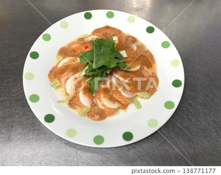 鮭魚、蕪菁、飛魚籽薄片 138771177