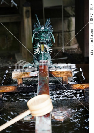 The water basin at Kawagoe Hikawa Shrine 138771199